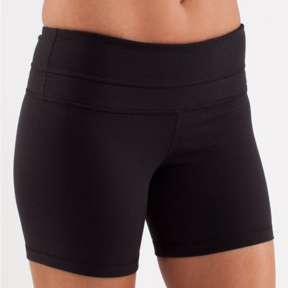 Lululemon Black Groove Short 4 - Picture 10 of 10